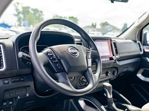 Used 2022 Nissan Frontier SV AWD/4WD image 13