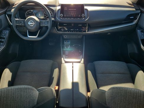 Used 2022 Nissan Rogue SV image 16