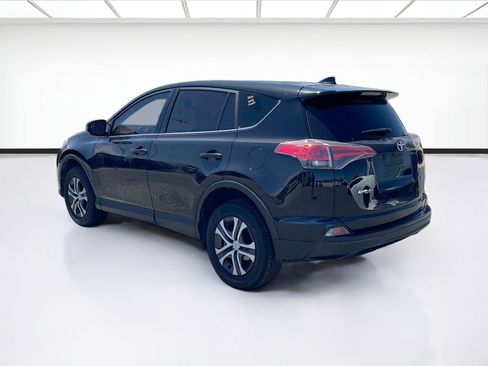 Used 2018 Toyota RAV4 LE FWD image 6
