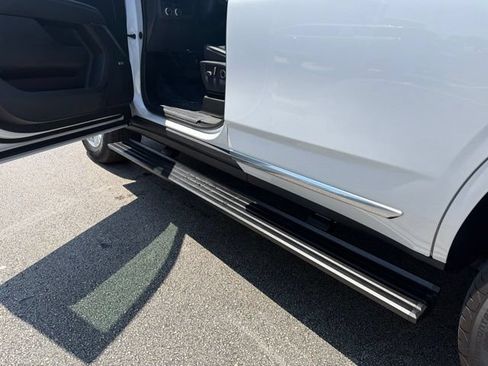 Used 2023 GMC Yukon Denali AWD/4WD image 12
