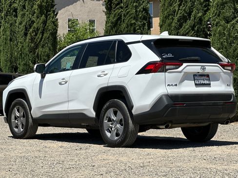 Used 2022 Toyota RAV4 XLE FWD image 6