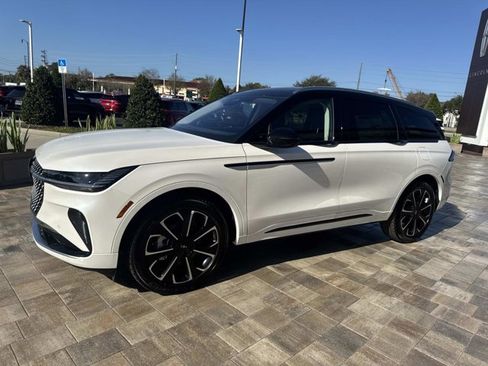 New 2026 Lincoln Nautilus Reserve image 5