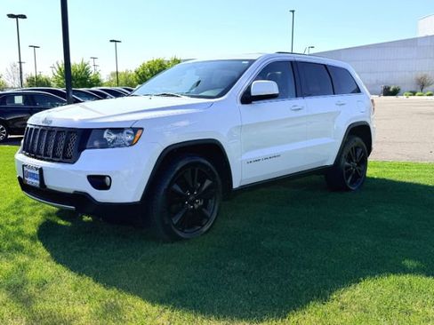 Used 2013 Jeep Grand Cherokee Altitude image 47