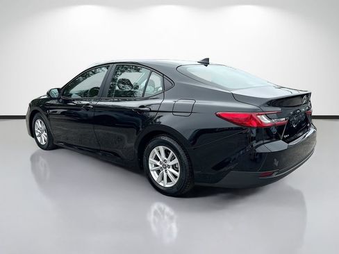 Used 2025 Toyota Camry LE image 5