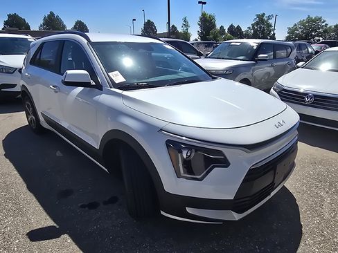 Used 2024 Kia Niro EX FWD image 19