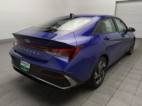 Used 2025 Hyundai Elantra Sport FWD image 9