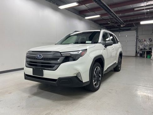 Used 2025 Subaru Forester Premium image 1