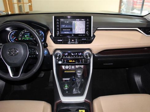 Used 2020 Toyota RAV4 Limited AWD/4WD image 11