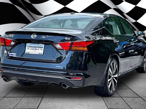 Used 2019 Nissan Altima 2.5 SV FWD image 2