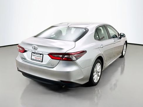 Used 2022 Toyota Camry LE image 7