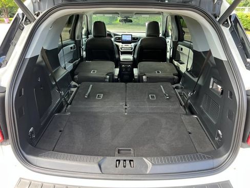 Used 2023 Ford Explorer XLT w/ Equipment Group 202A AWD/4WD image 30