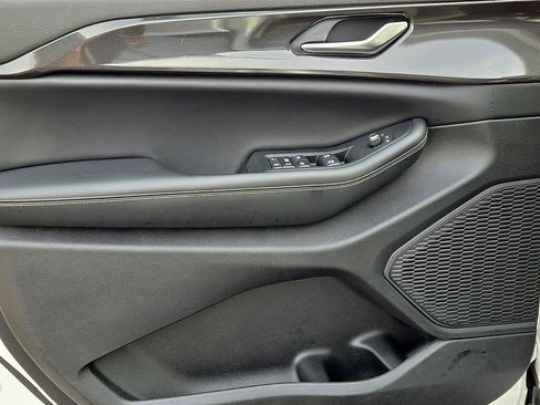 Used 2023 Jeep Grand Cherokee Laredo image 12