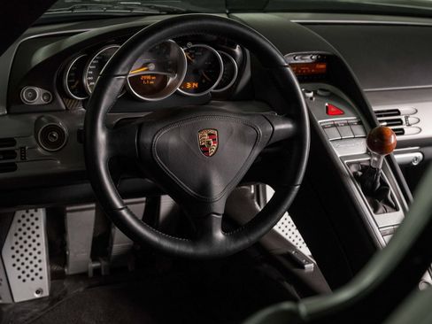 Used 2005 Porsche Carrera GT RWD image 2