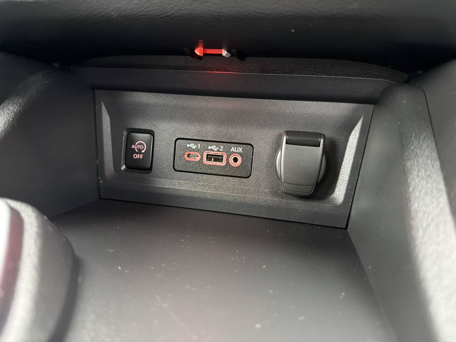 Used 2025 Nissan Sentra SV FWD image 25