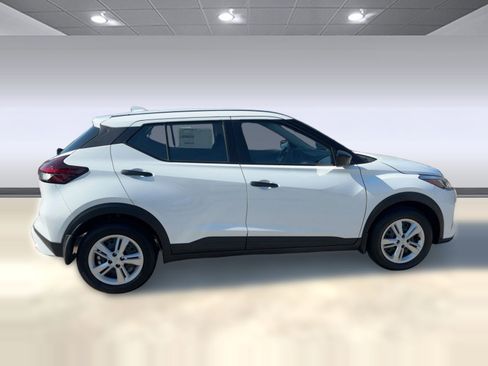 New 2025 Nissan Kicks Play S image 8