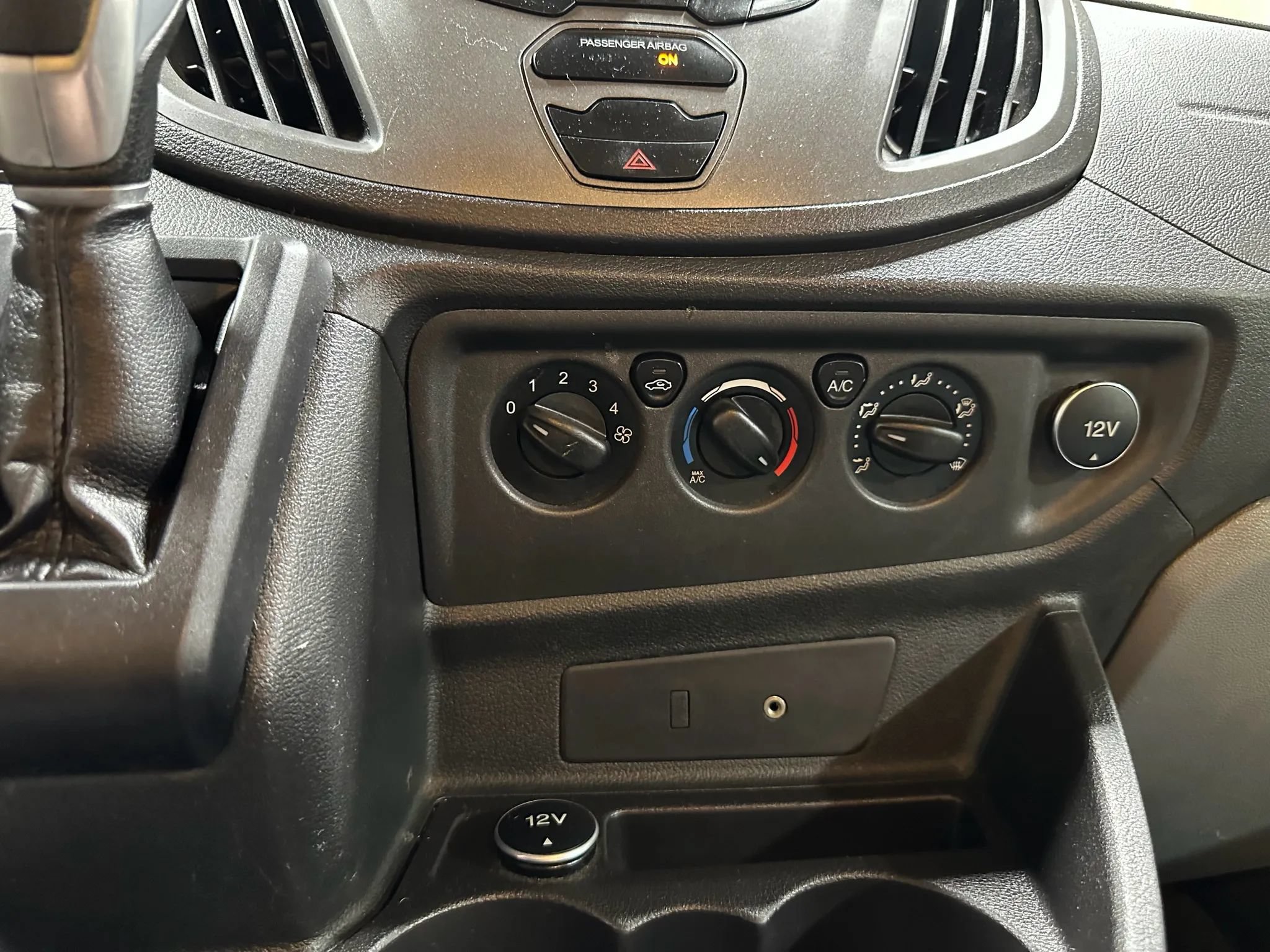 Used 2015 Ford Transit 250 148 Medium Roof RWD image 40