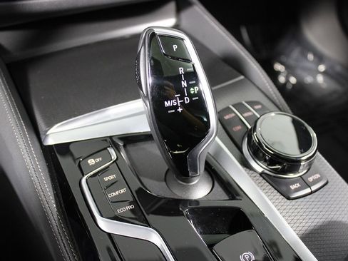 Used 2023 BMW 540i w/ Executive Package image 11