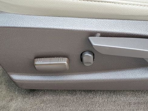 Used 2018 GMC Canyon SLT image 9