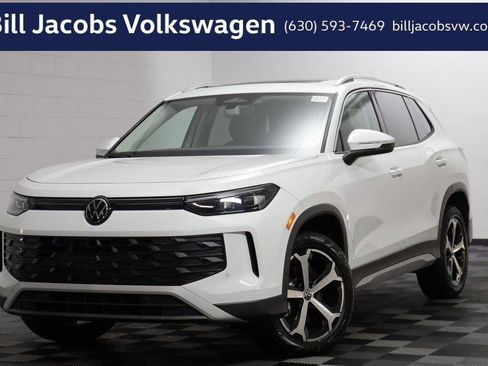 New 2025 Volkswagen Tiguan SE w/ Panoramic Sunroof Package image 1