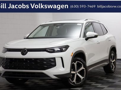 New 2025 Volkswagen Tiguan SE w/ Panoramic Sunroof Package