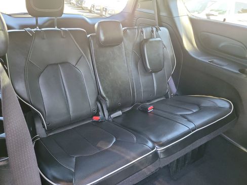 Used 2019 Chrysler Pacifica Limited w/ Advanced Safetytec Group image 28