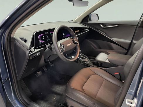 Used 2025 Kia Niro EX image 12