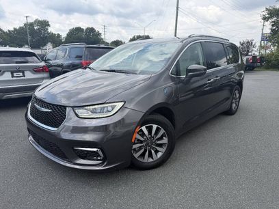 Used 2021 Chrysler Pacifica Touring-L