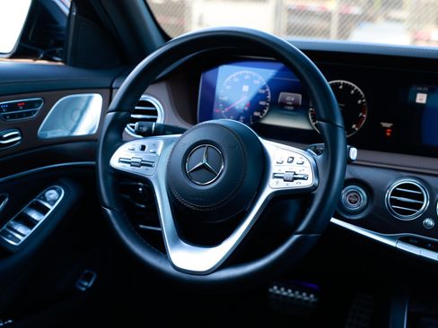 Used 2019 Mercedes-Benz S 560 Sedan image 37
