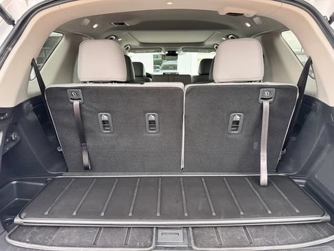 Used 2025 Honda Pilot Touring image 7