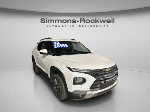 Used 2022 Chevrolet TrailBlazer LT image 2