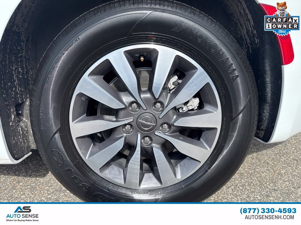 Used 2023 Chrysler Pacifica Touring-L FWD image 28