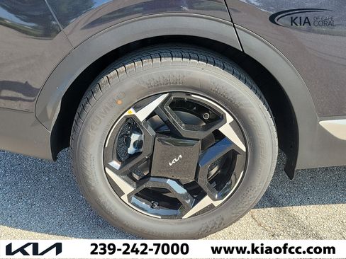 New 2026 Kia Sportage EX w/ EX Panorama Roof Package FWD image 9