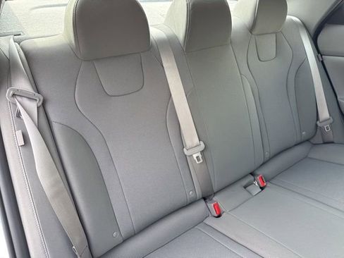 Certified 2025 Hyundai Elantra SE image 25