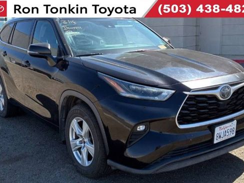 Used 2021 Toyota Highlander LE FWD image 1