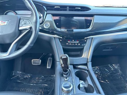 Used 2021 Cadillac XT6 Sport AWD/4WD image 12