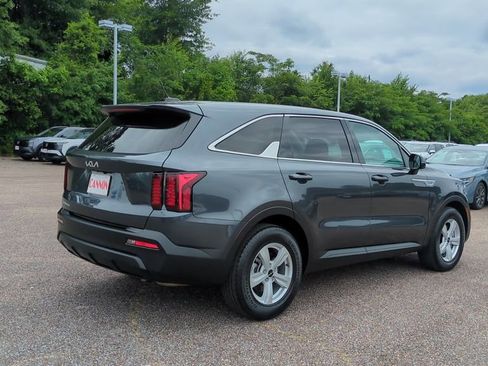Used 2023 Kia Sorento LX FWD image 5
