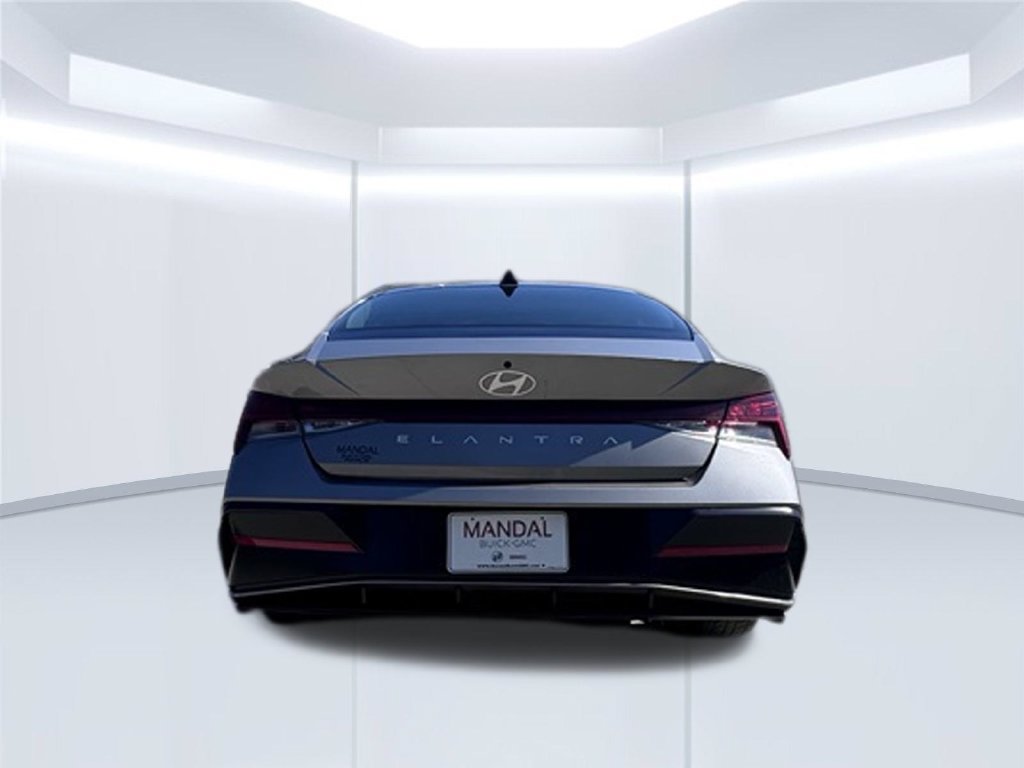 Used 2025 Hyundai Elantra SEL FWD image 8