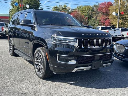 Used 2024 Jeep Wagoneer Series II w/ Flexible Seating Group image 4