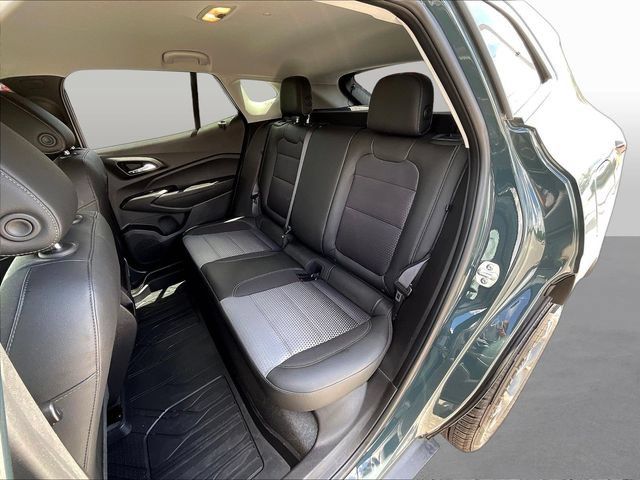 Used 2025 Chevrolet Trax LT w/ LT Convenience Package FWD image 23