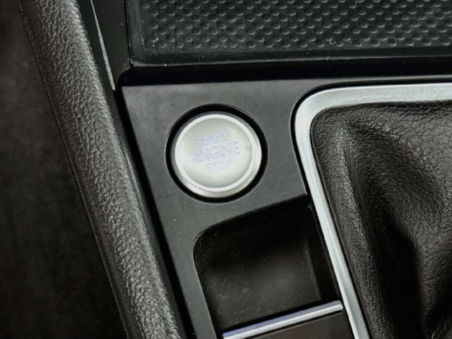 Used 2025 Volkswagen Jetta SE FWD image 18