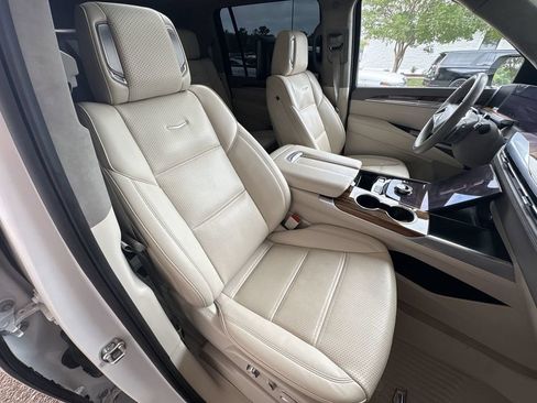 Certified 2025 Cadillac Escalade ESV Sport Platinum w/ LPO, Floor Liner Package AWD/4WD image 29