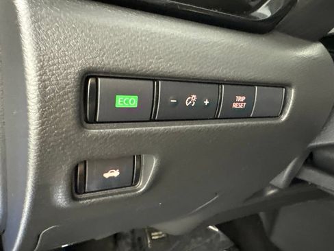 Used 2025 Nissan Sentra SV FWD image 31