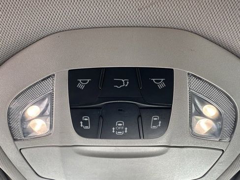 Used 2024 Chrysler Pacifica Touring-L image 27
