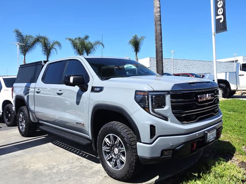 Used 2024 GMC Sierra 1500 AT4 w/ Technology Package AWD/4WD image 5