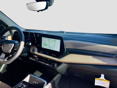 Used 2025 Chevrolet Equinox ACTIV w/ Safety and Technology Package image 33