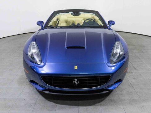 Used 2010 Ferrari California image 2