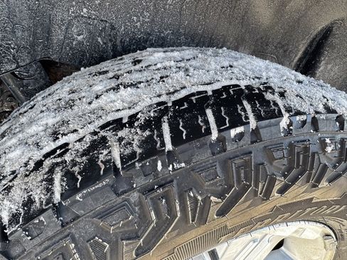 Used 2012 Chevrolet Avalanche LT image 35