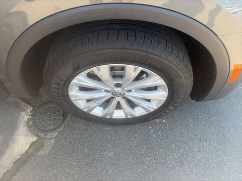 Used 2019 Volkswagen Tiguan SE w/ Panoramic Sunroof Package AWD/4WD image 23