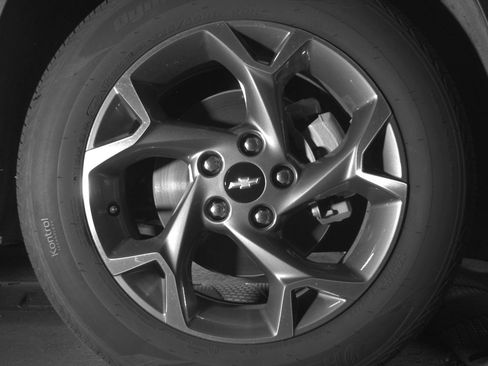 Used 2025 Chevrolet Trax LT FWD image 13