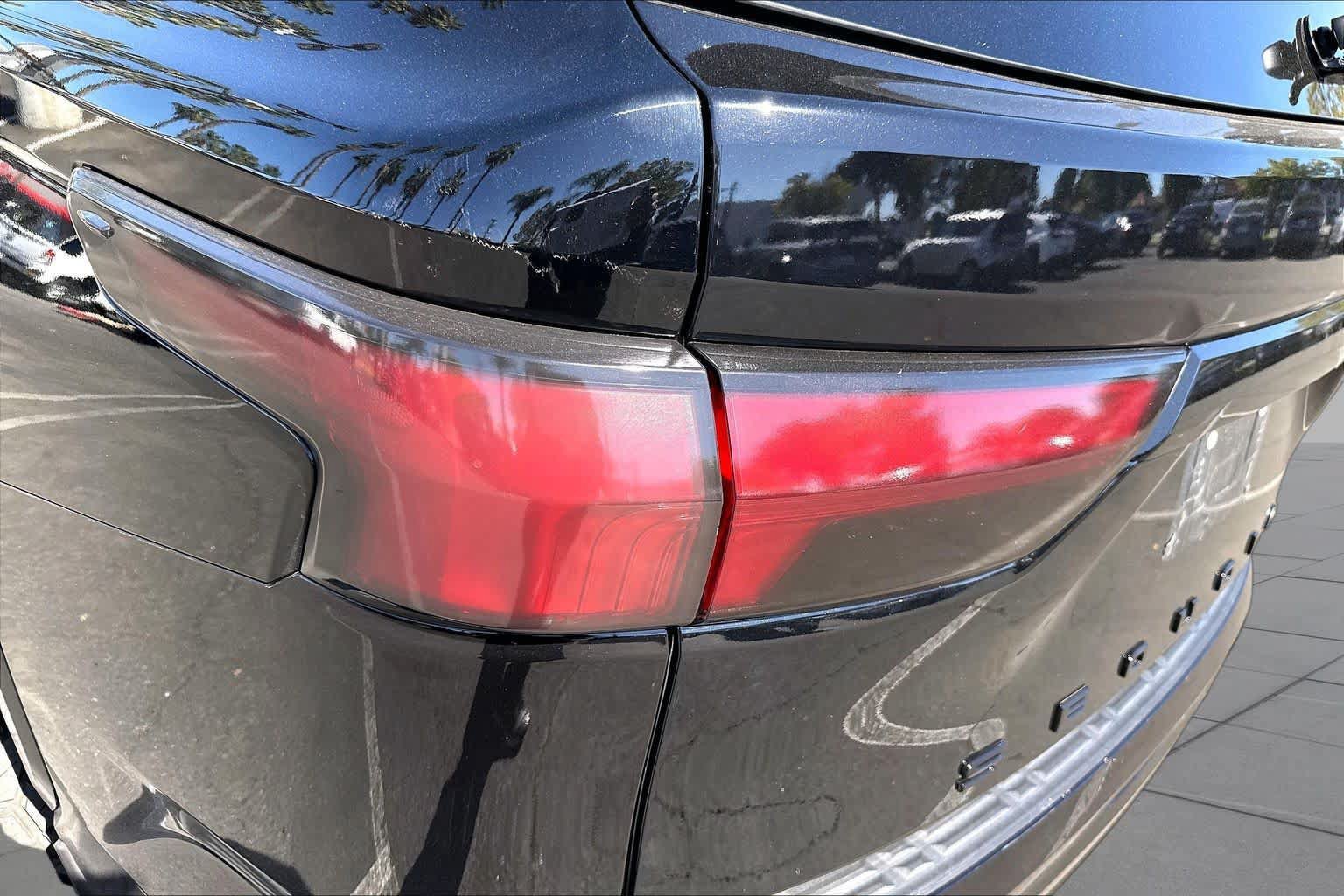Used 2023 Toyota Sequoia Platinum AWD/4WD image 27